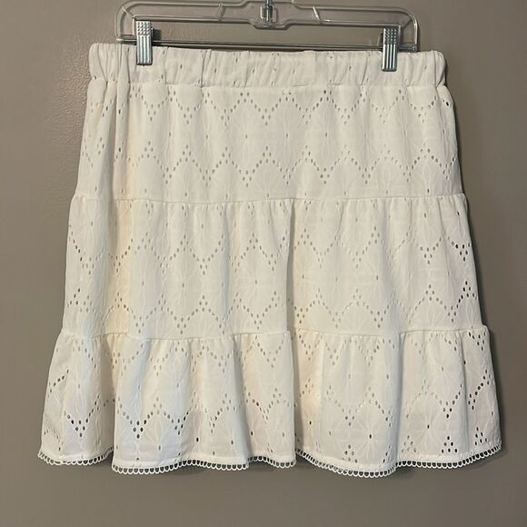 BCBGeneration White Eyelet Mini Skirt New w/out tags Size Large - Picture 5 of 13